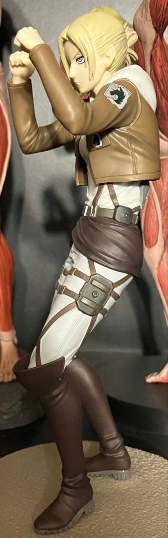 進撃の巨人　フィギュア　アニレオンハート 女型の巨人　3体セット　超美品