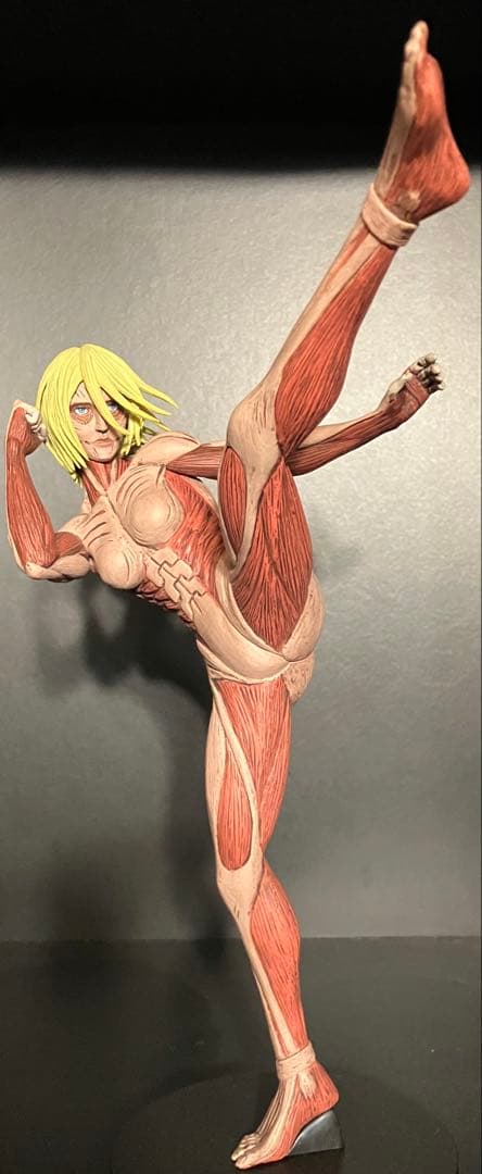 進撃の巨人　フィギュア　アニレオンハート 女型の巨人　3体セット　超美品