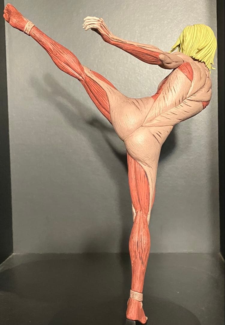 進撃の巨人　フィギュア　アニレオンハート 女型の巨人　3体セット　超美品