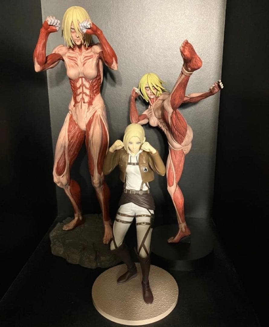 進撃の巨人　フィギュア　アニレオンハート 女型の巨人　3体セット　超美品