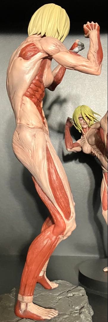 進撃の巨人　フィギュア　アニレオンハート 女型の巨人　3体セット　超美品