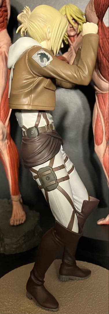 進撃の巨人　フィギュア　アニレオンハート 女型の巨人　3体セット　超美品