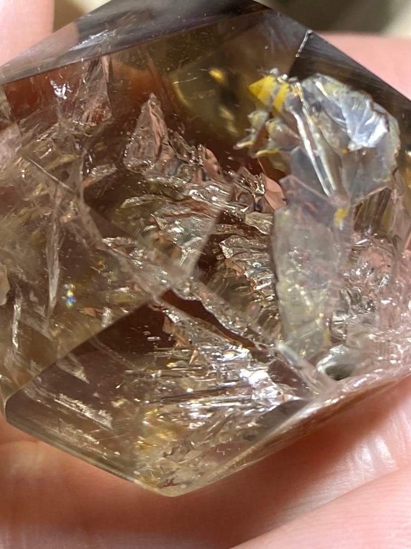 エレスチャル水入りスモーキークォーツ　虹入り　原石　天然石　置物