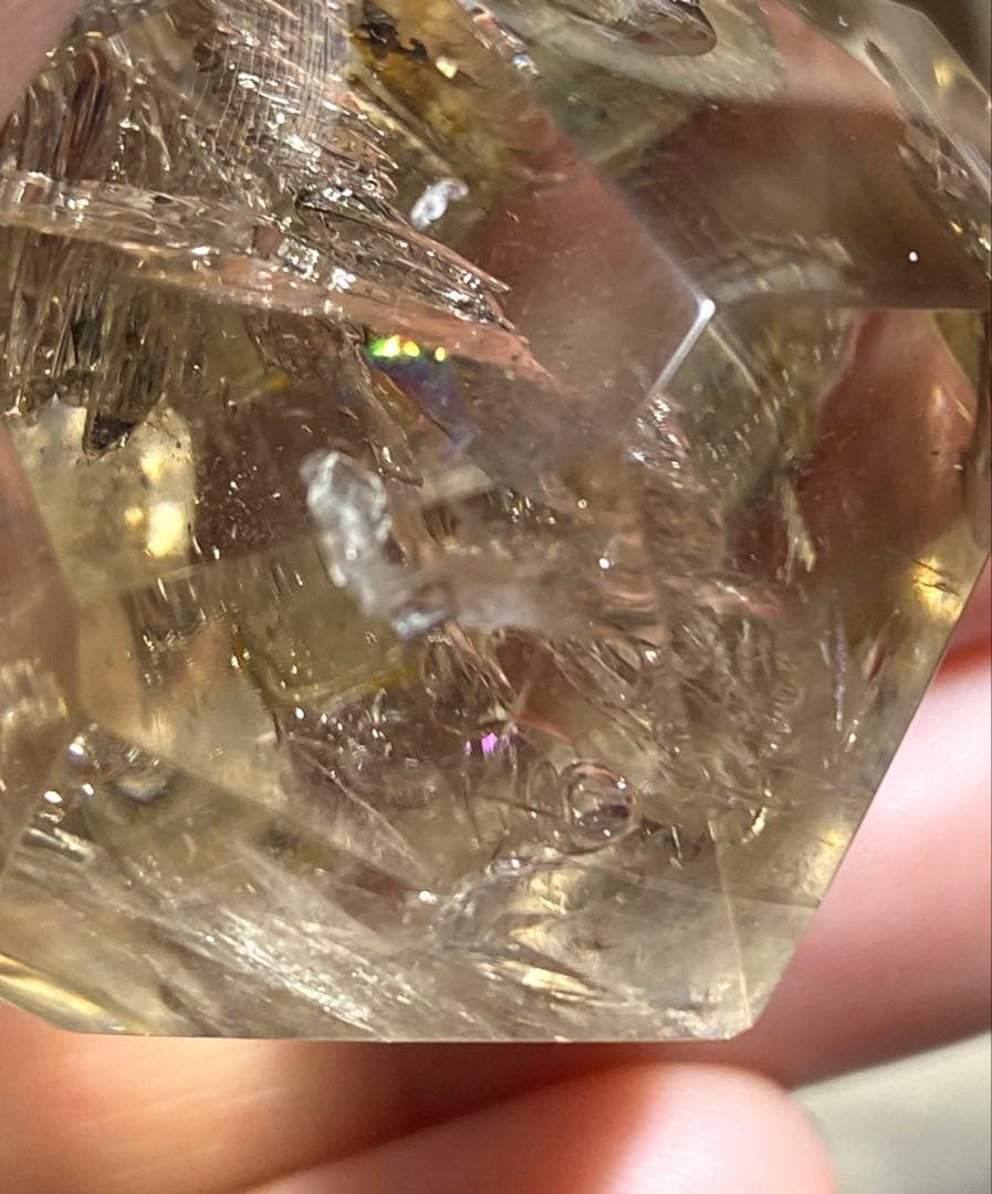 エレスチャル水入りスモーキークォーツ　虹入り　原石　天然石　置物