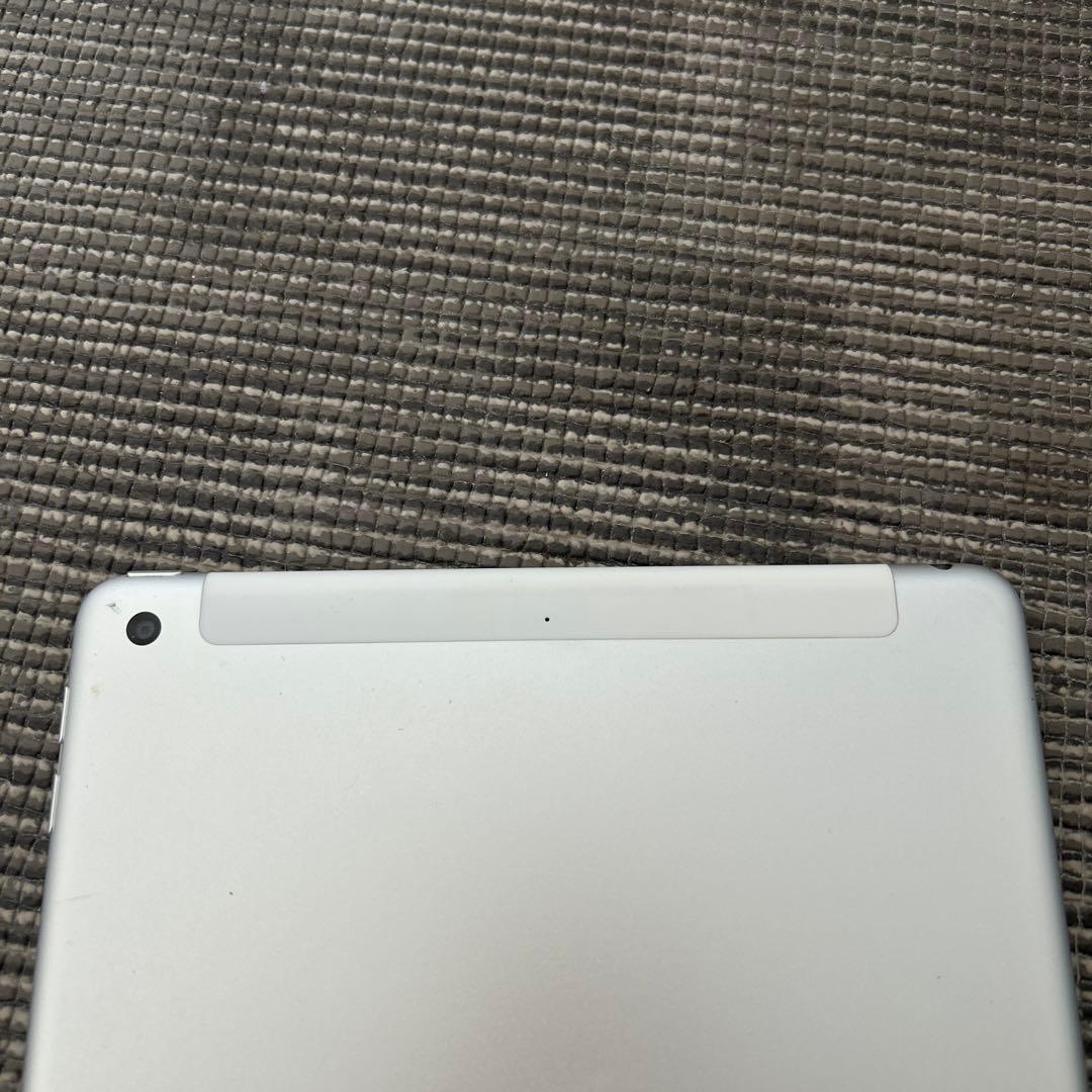 iPad 第5世代 9.7 Wi-Fi + Cellular 32GB カバー付