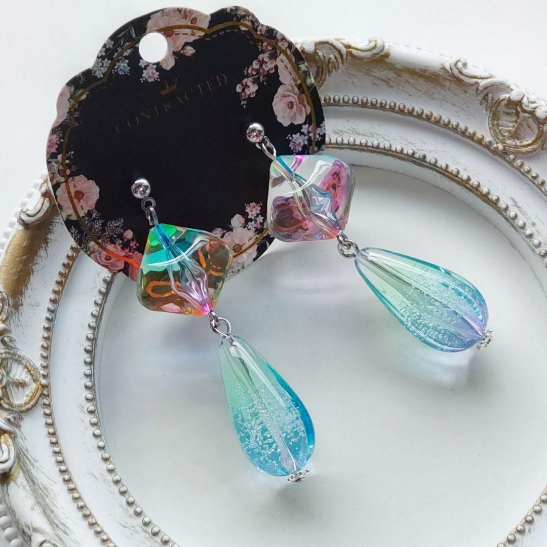 雫 立体 ダイヤ レインボー ゆらゆら 手染め ビーズ 大ぶり ピアス