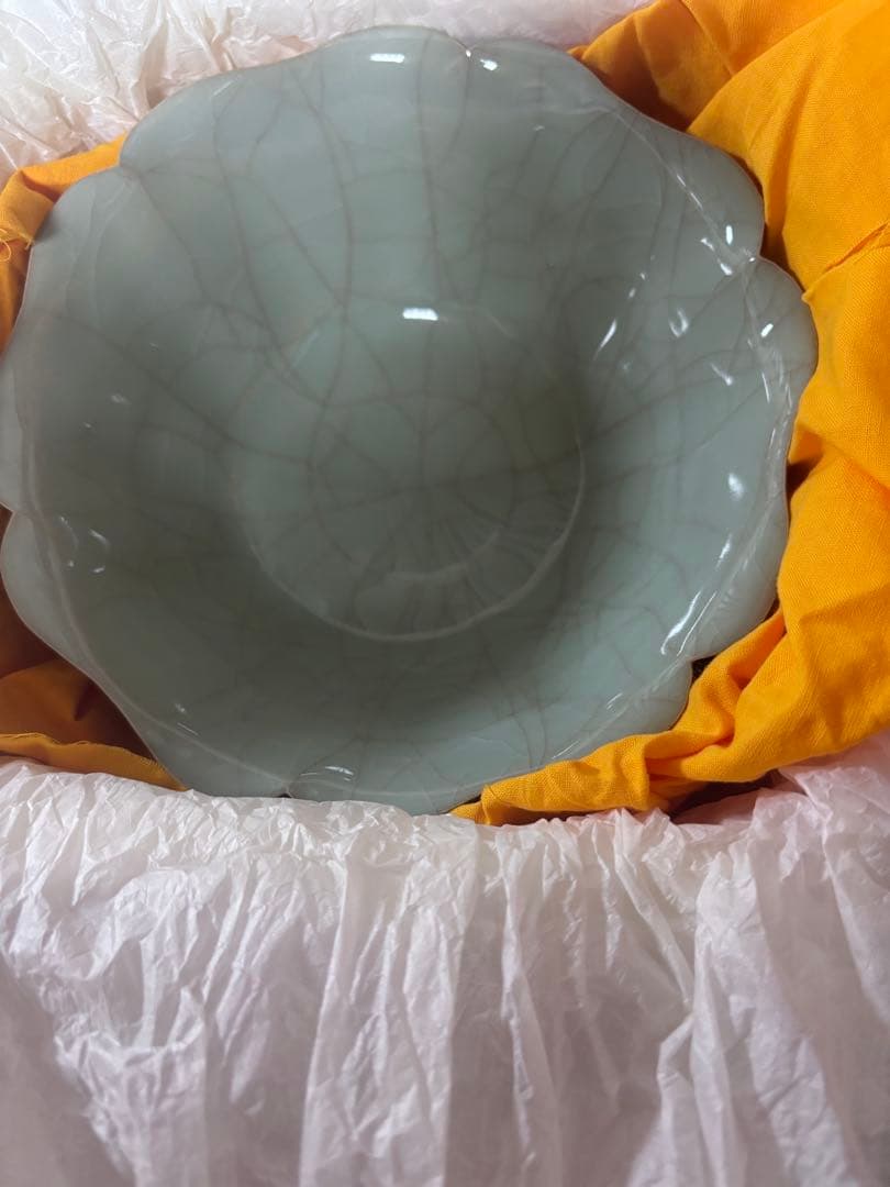 川瀬　忍作　青磁輪花鉢