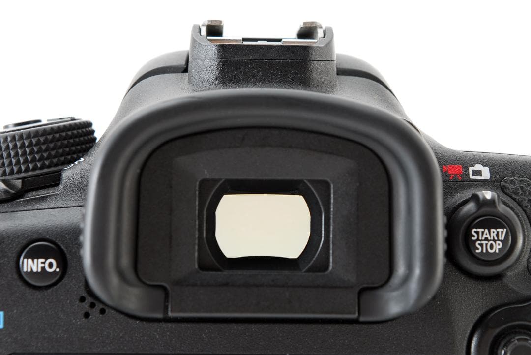 Canon EOS 7D Mark II 20.2MP デジタル一眼レフ ボディ