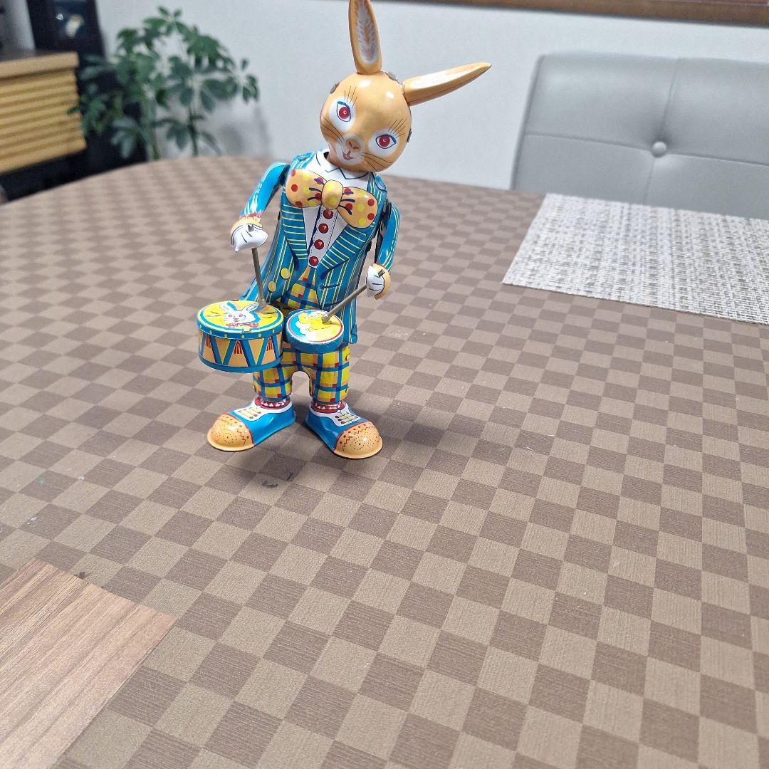 ドラムを叩くウサギ おもちゃ.230cm