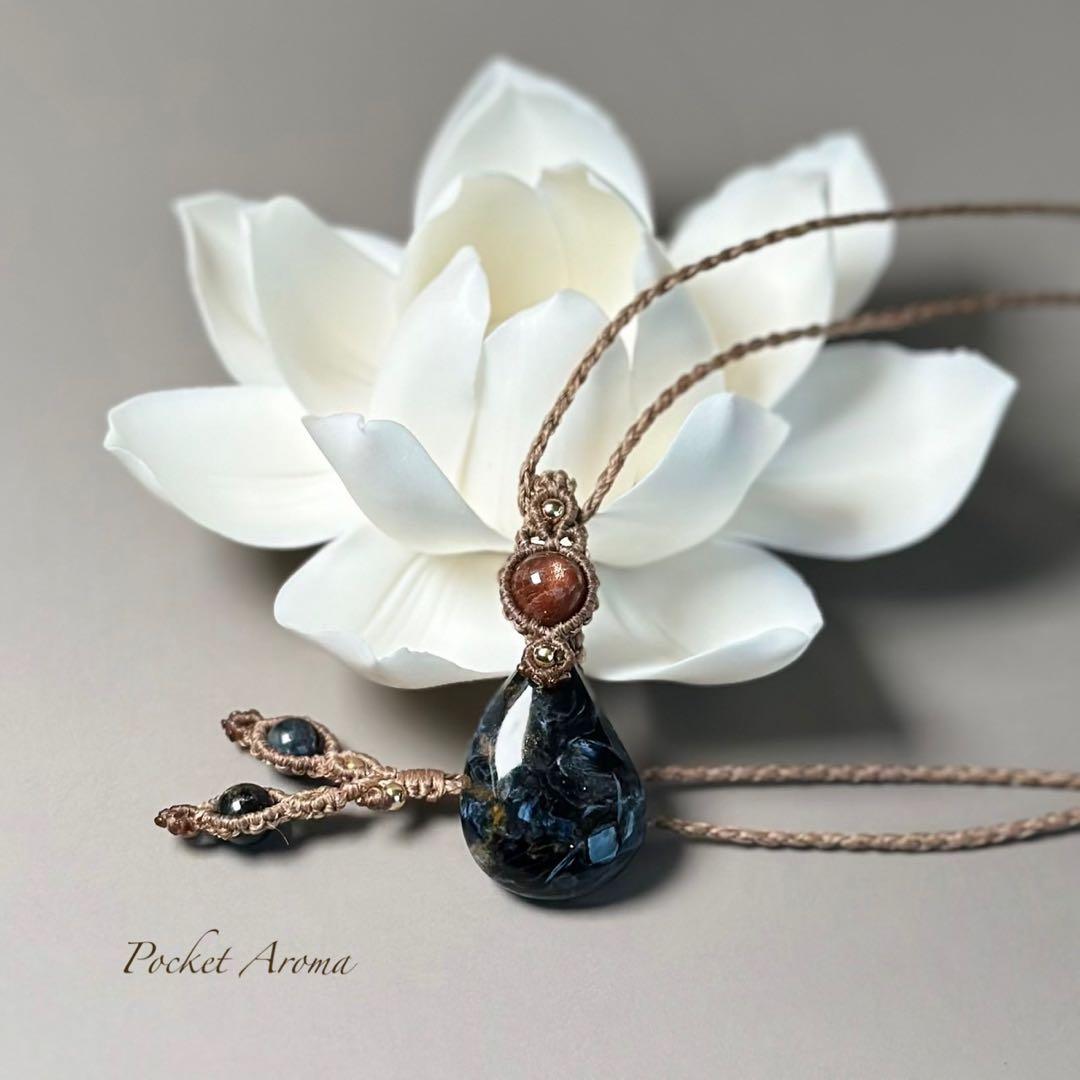 『美香蒼』レッドブルーピーターサイトとブラウンサンストーンのマクラメネックレス