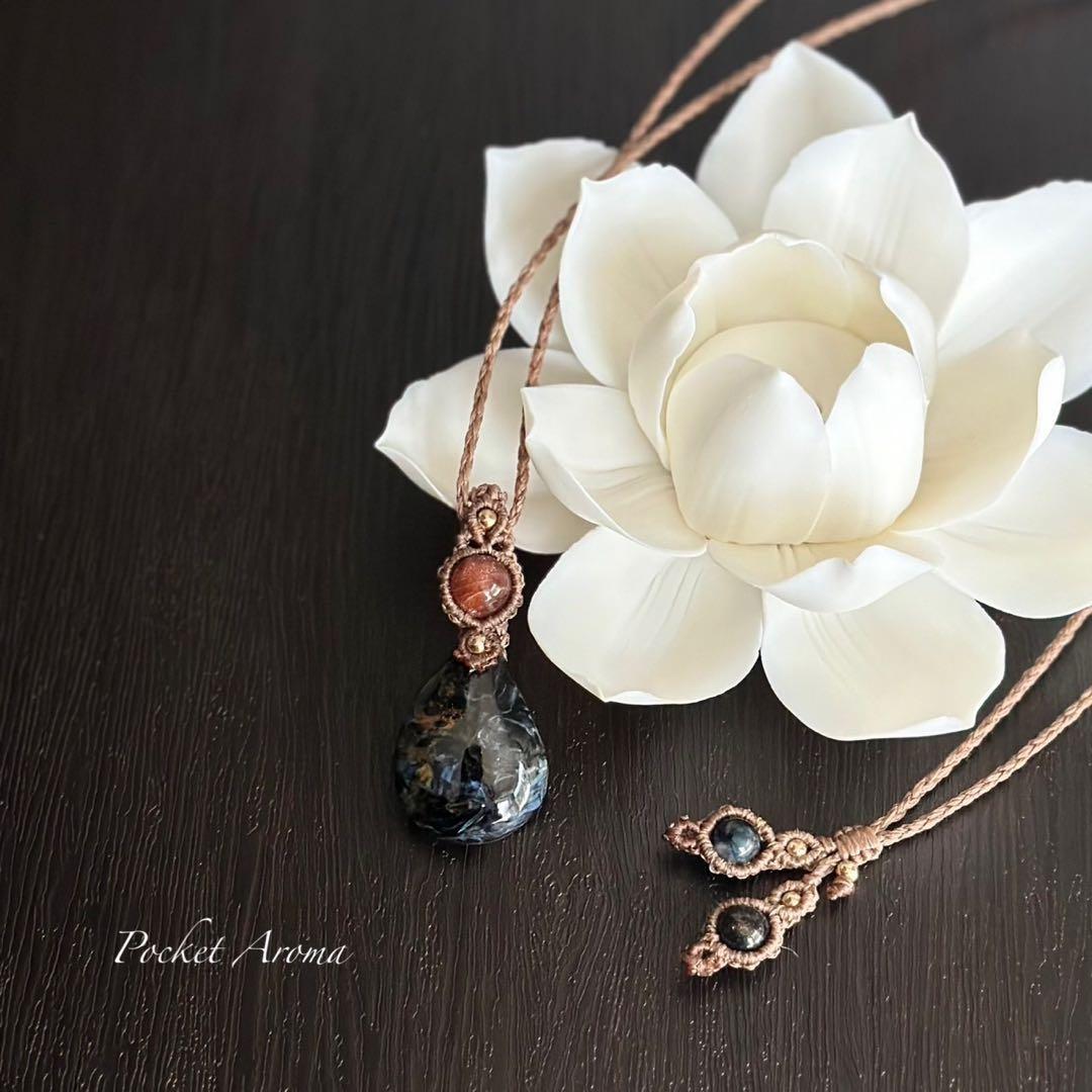 『美香蒼』レッドブルーピーターサイトとブラウンサンストーンのマクラメネックレス