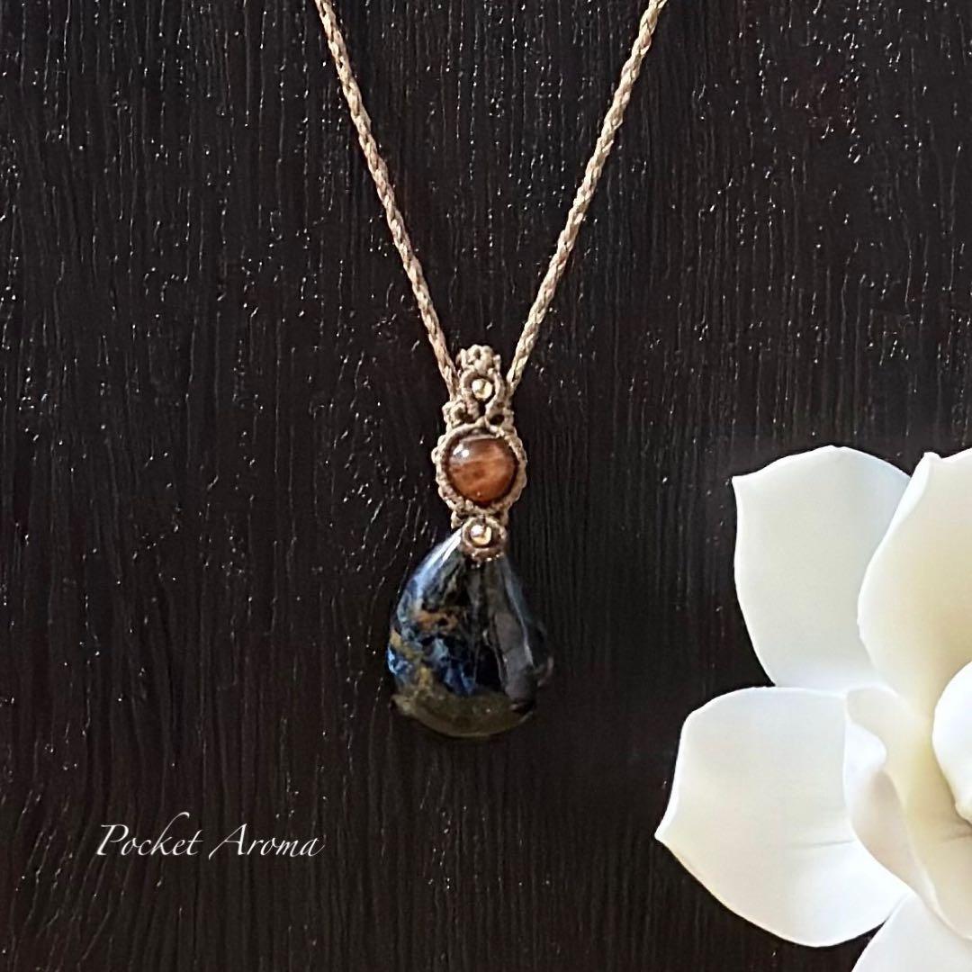 『美香蒼』レッドブルーピーターサイトとブラウンサンストーンのマクラメネックレス