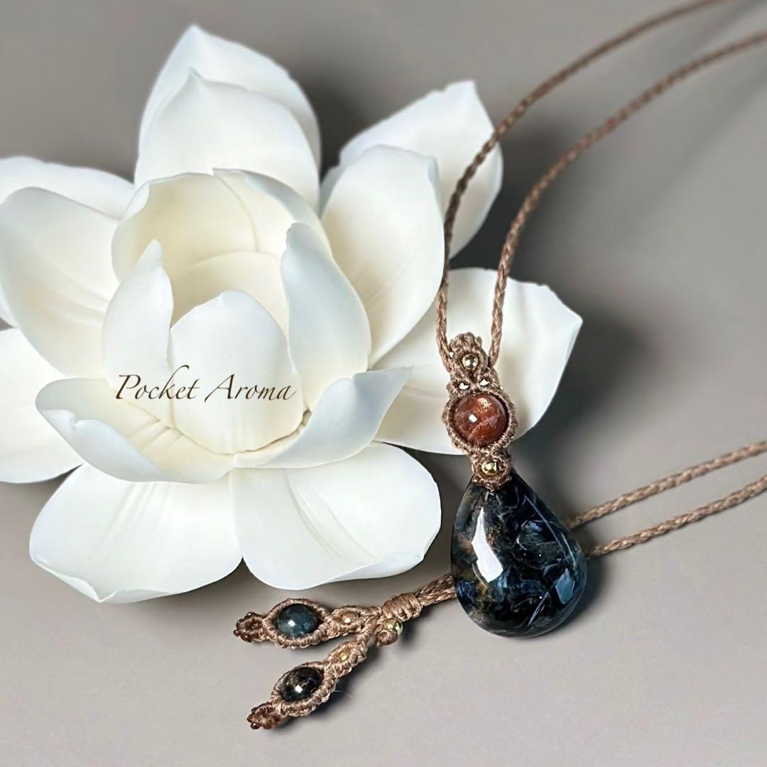 『美香蒼』レッドブルーピーターサイトとブラウンサンストーンのマクラメネックレス