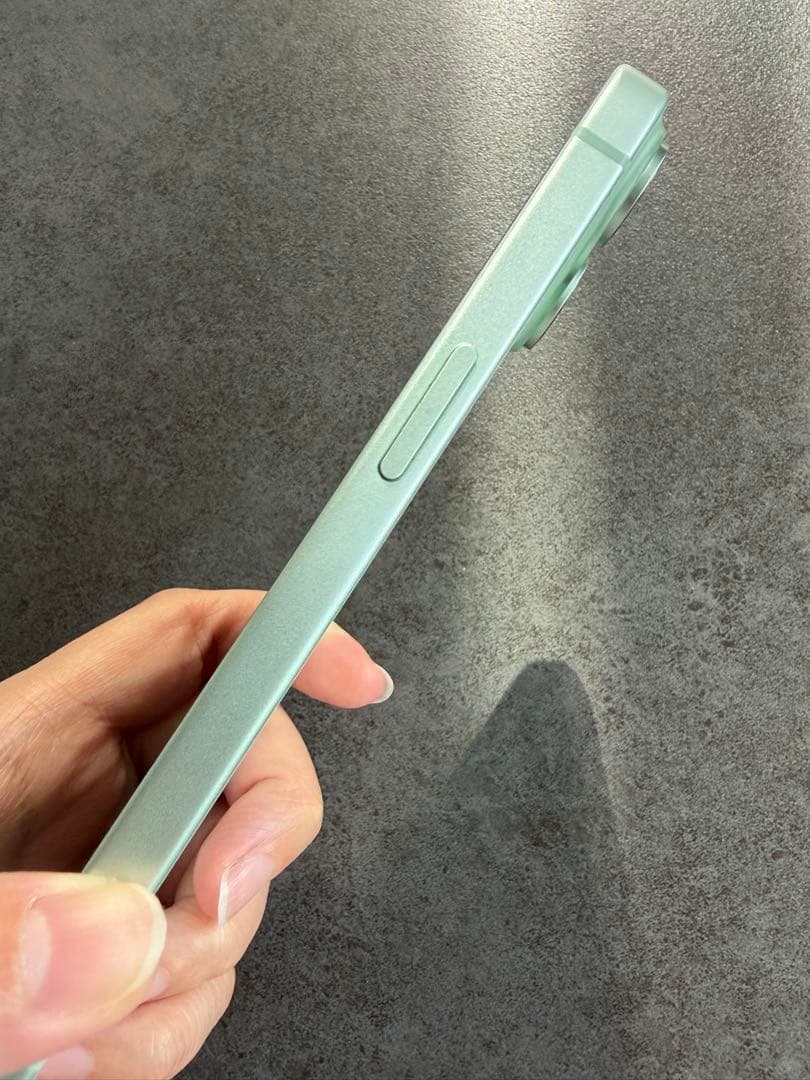 【極美品】iPhone15 256GB SIMフリー　グリーン