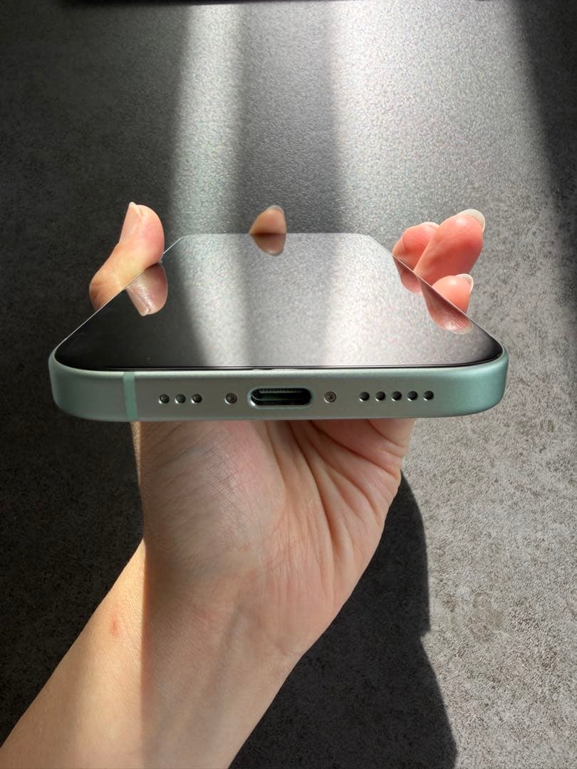 【極美品】iPhone15 256GB SIMフリー　グリーン