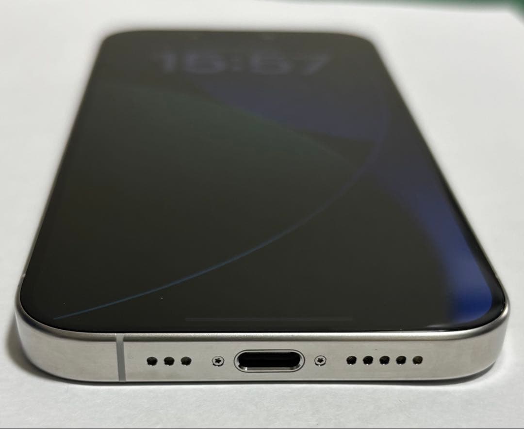 t*3様 Apple iPhone15Pro256GBホワイトチタニウムAmaz