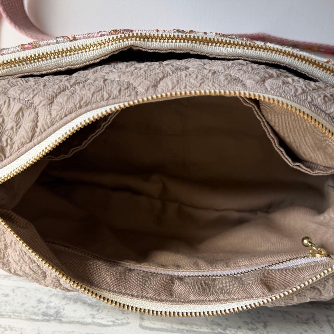 インド刺繍生地とキルティングのバッグ インド刺繍ショルダーストラップ ベージュ