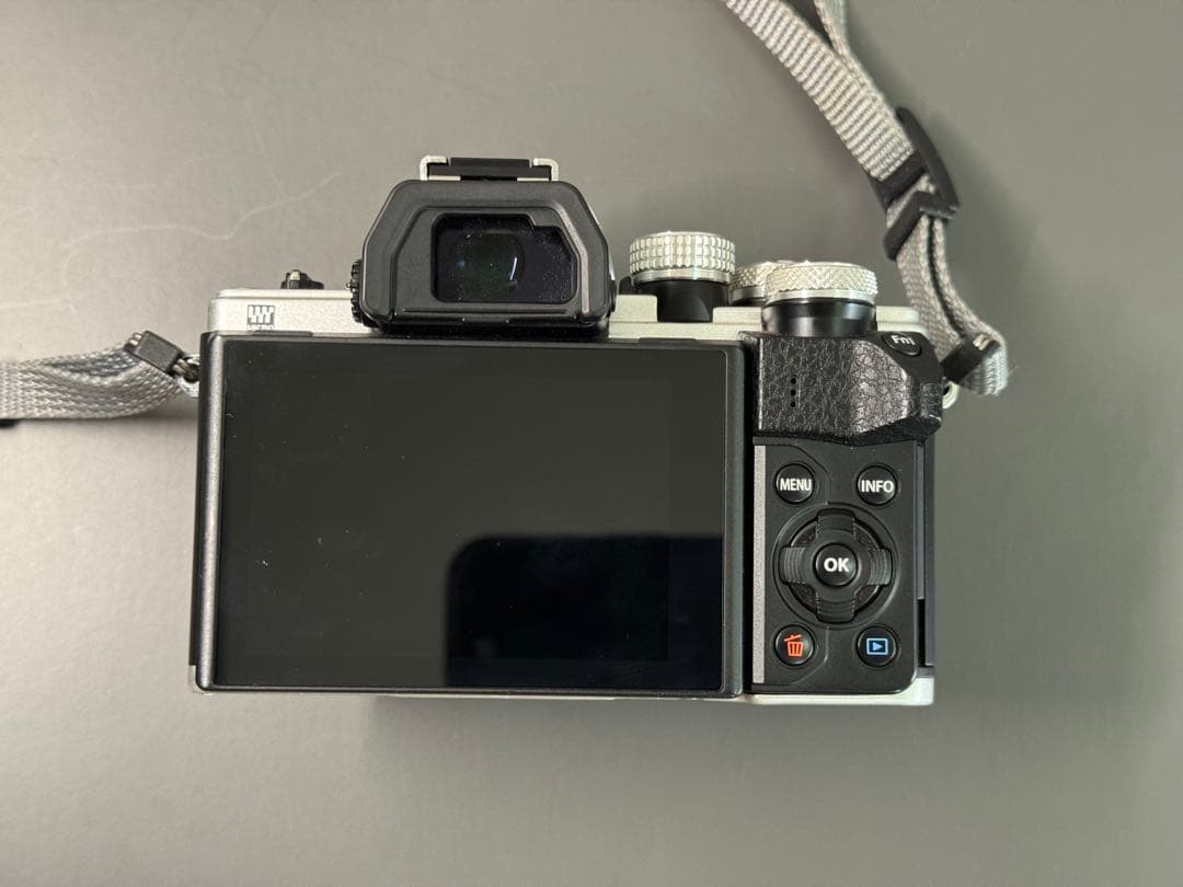 OLYMPUS OM-D E-M10 MarkII EZダブルズームキット