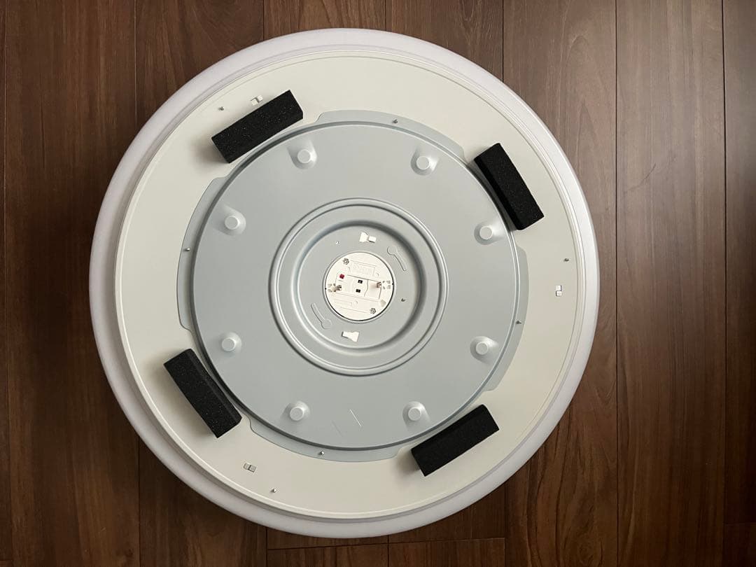 KOIZUMI ホワイトシーリングライト リモコン付き　８畳用