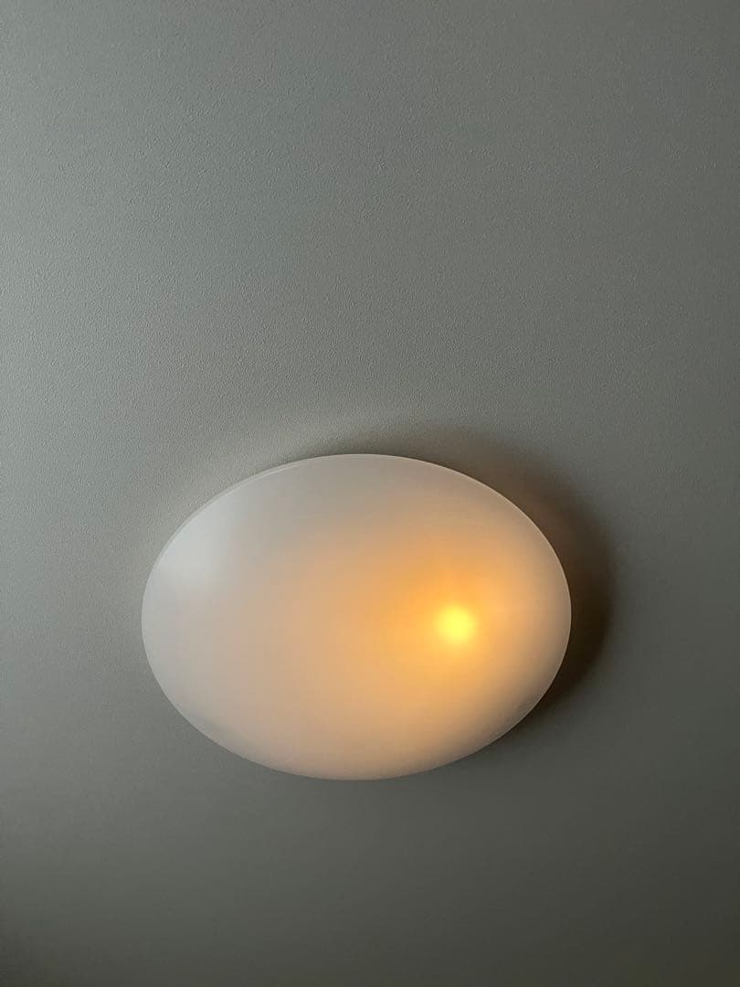 KOIZUMI ホワイトシーリングライト リモコン付き　８畳用