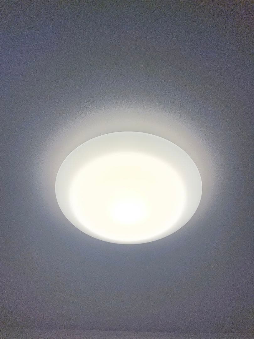 KOIZUMI ホワイトシーリングライト リモコン付き　８畳用