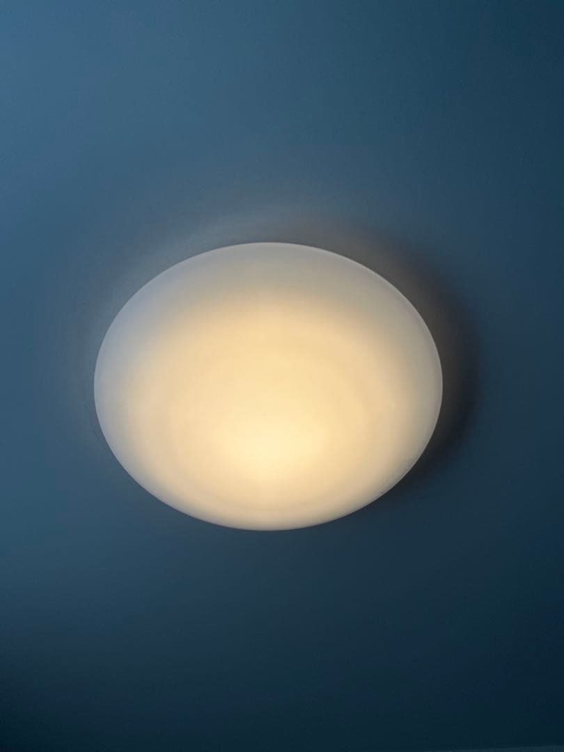 KOIZUMI ホワイトシーリングライト リモコン付き　８畳用