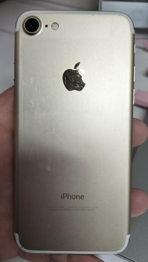 【初期設定済】iPhone 7 Silver 256GB SIMフリーVoLTE