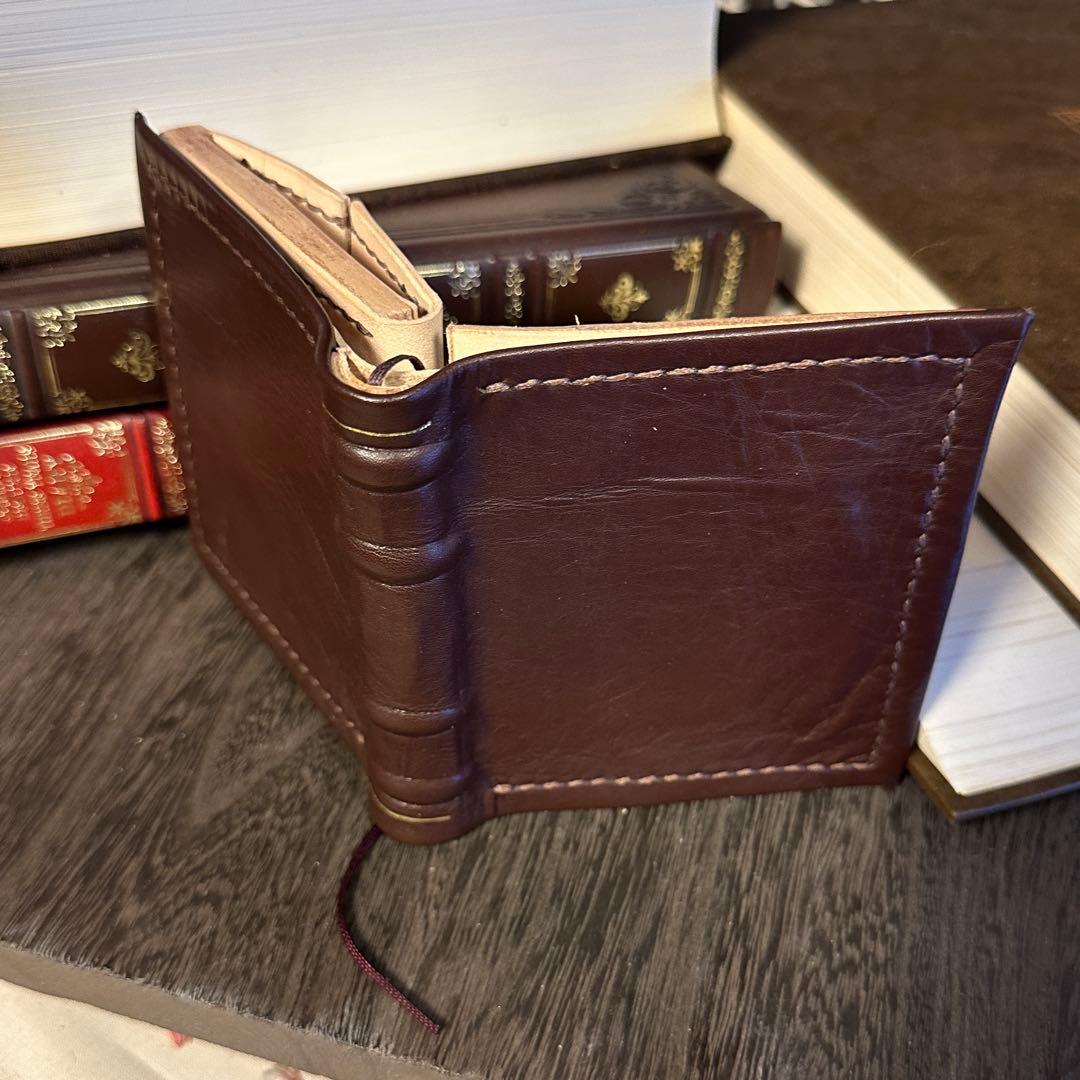 洋書型本革二つ折り財布