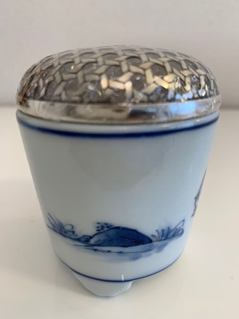 源右衛門　染付鶏図金属透かし蓋付香炉（新品-未使用）