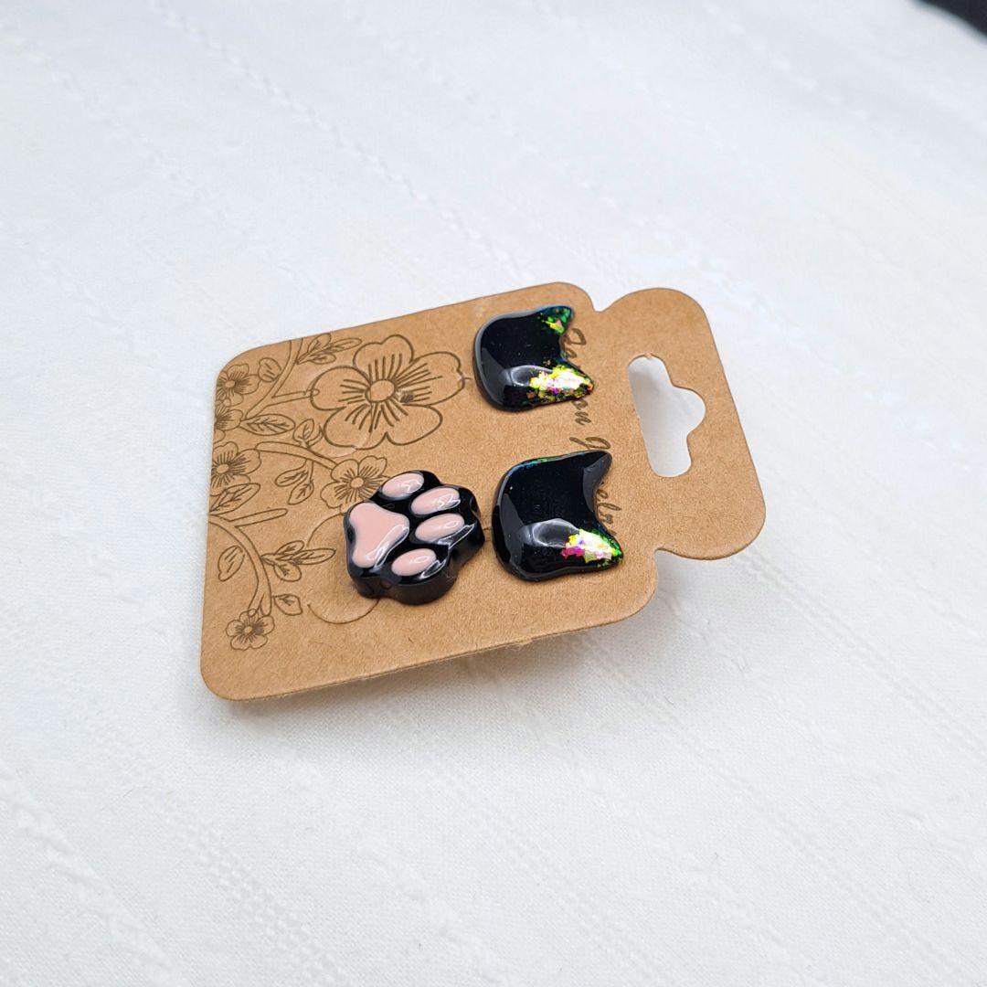 《No. 750》ピアス・イヤリング＊黒猫＊肉球＊偏光フレーク