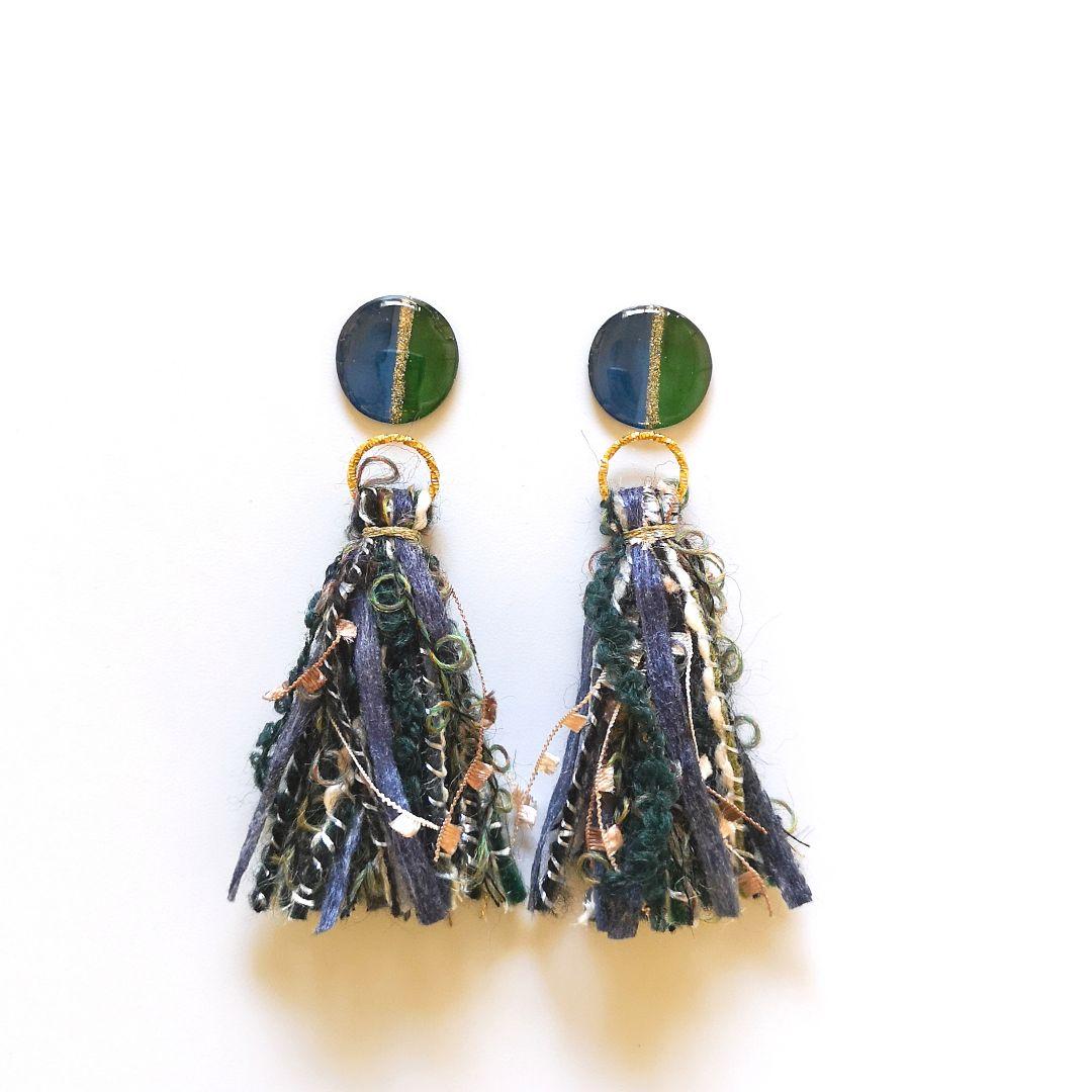 【取引中】【sale】2way*ネイビーとモスグリーンのタッセルのピアス