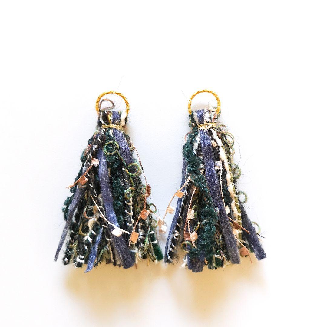 【取引中】【sale】2way*ネイビーとモスグリーンのタッセルのピアス