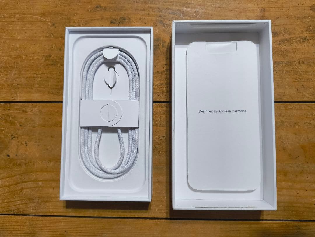 Apple iPhone16 128 バッテリー100%✨️ 美 ケース付き！