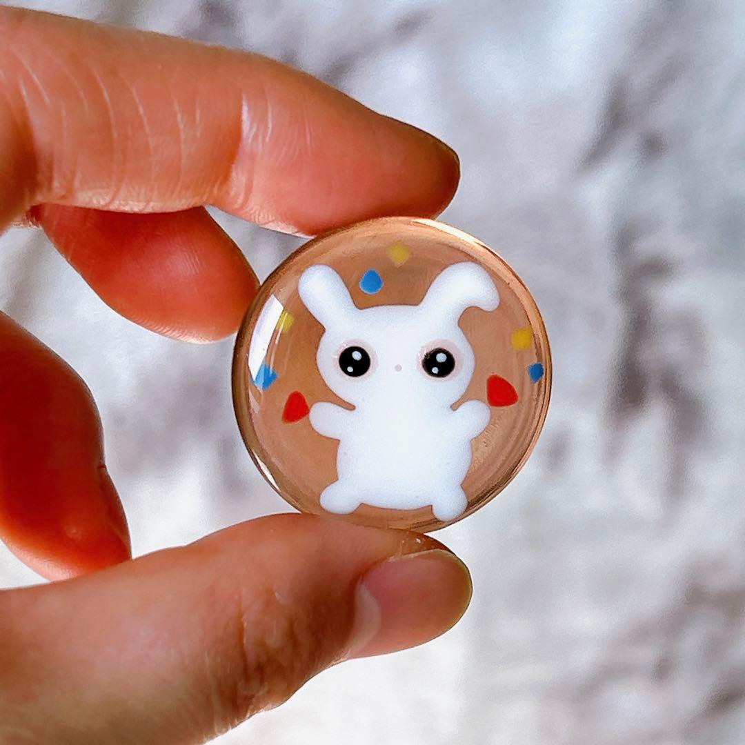 手描き　あっぱれ！　白うさぎ　ヘアゴム　ブローチ　レジン　猫　透け感あり