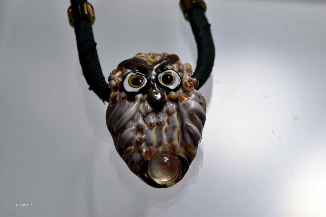 フクロウのトンボ玉 ガラスのジュエリー ペンダントトップ12884-451