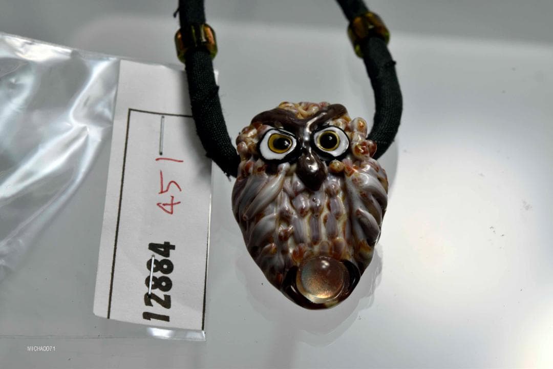 フクロウのトンボ玉 ガラスのジュエリー ペンダントトップ12884-451