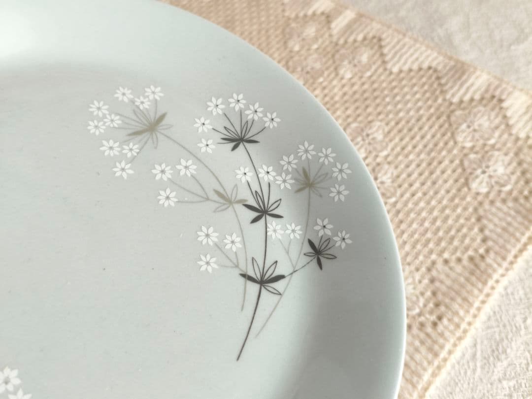 * old arabia かすみ草 ❀ ミルクグレーの ケーキプレート