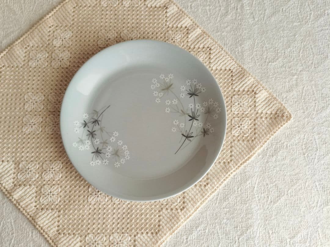 * old arabia かすみ草 ❀ ミルクグレーの ケーキプレート
