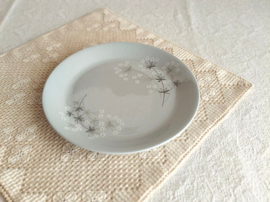 * old arabia かすみ草 ❀ ミルクグレーの ケーキプレート