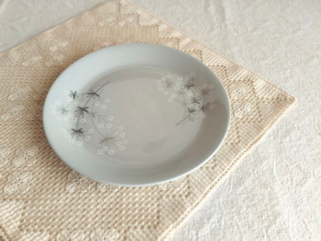 * old arabia かすみ草 ❀ ミルクグレーの ケーキプレート