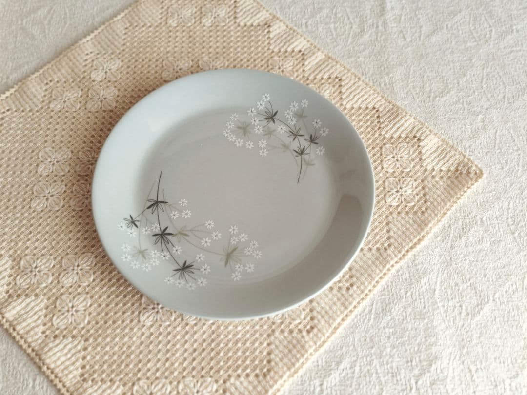 * old arabia かすみ草 ❀ ミルクグレーの ケーキプレート