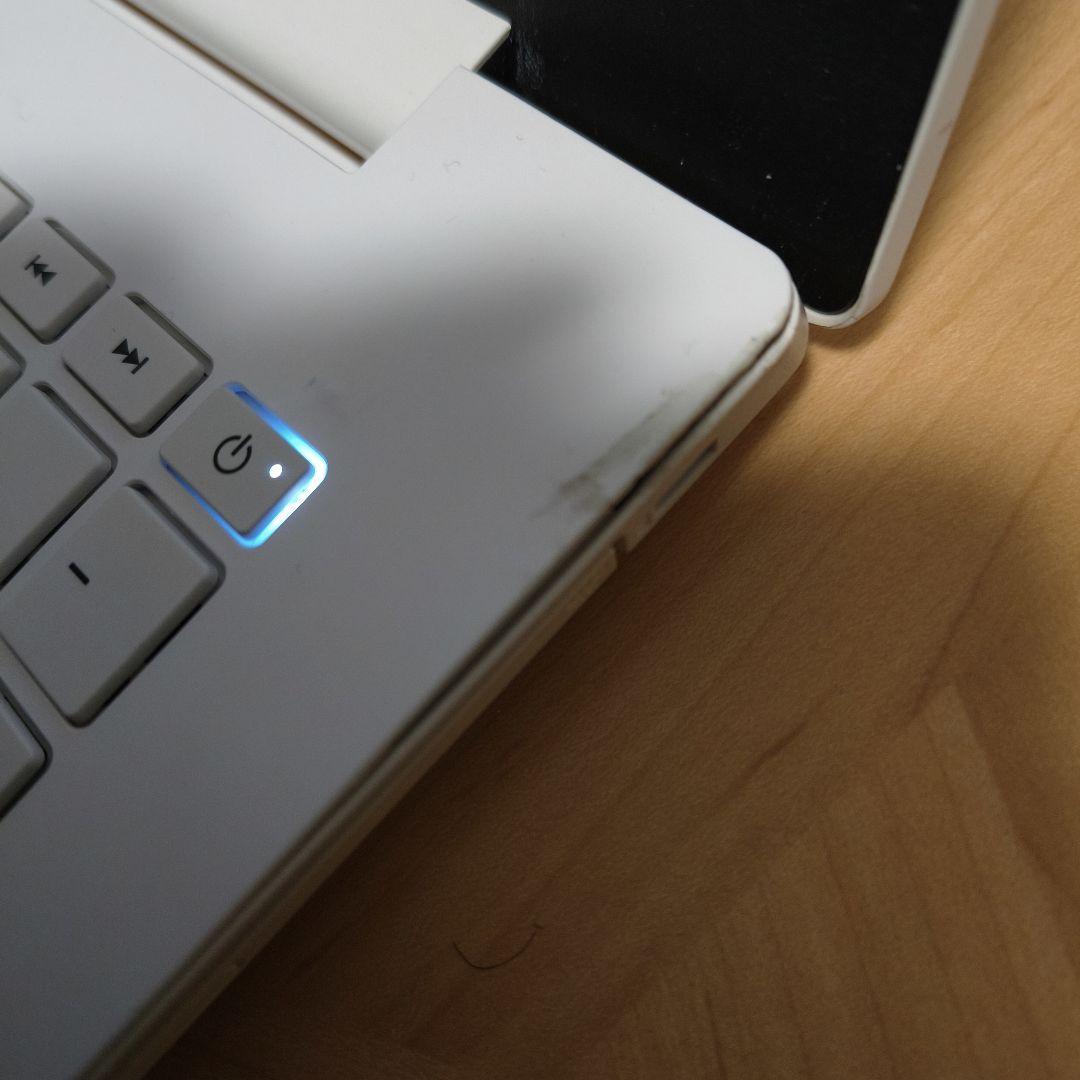 LAVIE PC-NS700KAW【ヒンジ破損、裏蓋ネジ一部無し】