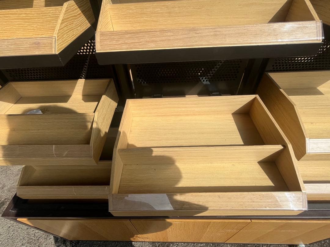 木製棚　小売店　小規模事業向け　化粧品陳列棚