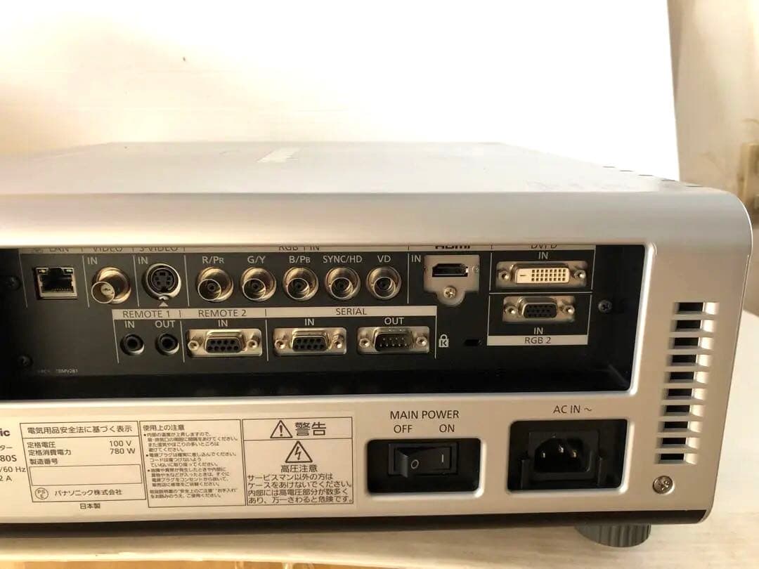 PANASONIC プロジェクター　PT-DZ680 ★6000ルーメン　日本製