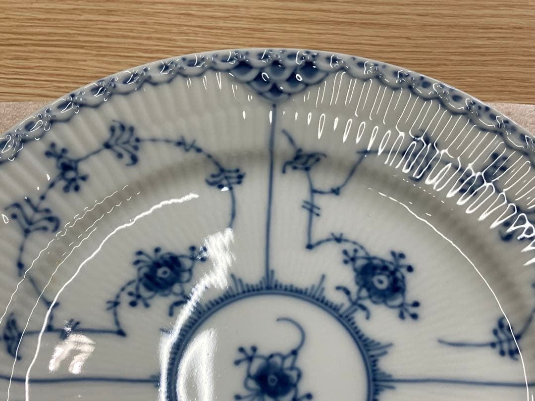   620 白青花柄皿 約19cm
