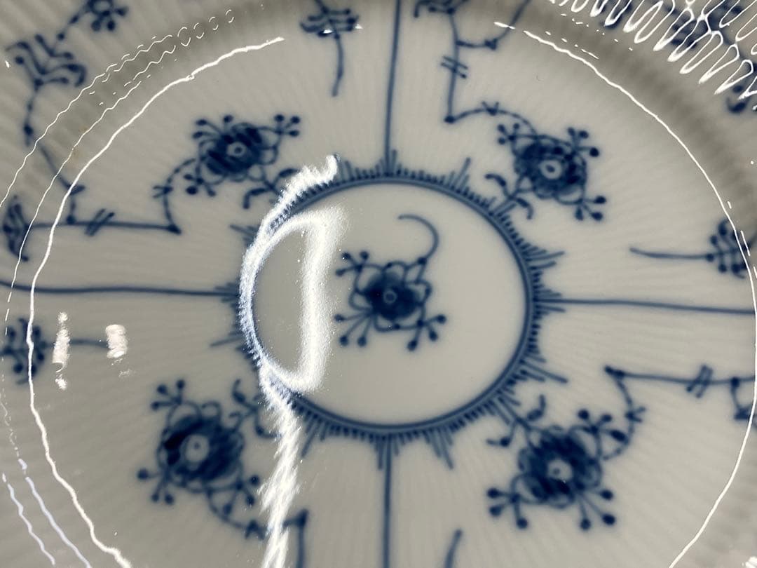   620 白青花柄皿 約19cm