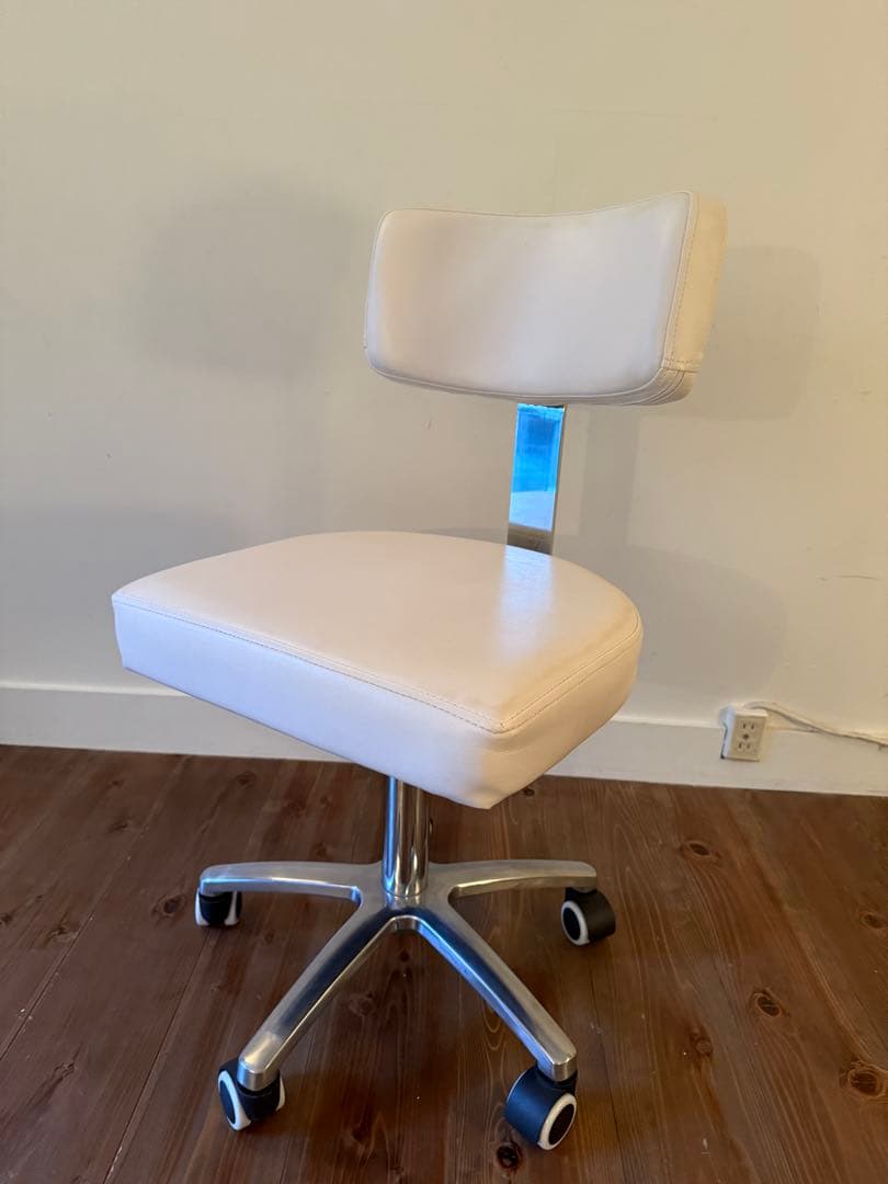 【お引き取り限定】インナーストレングス社マッサージベッド＋背もたれ付きスツール