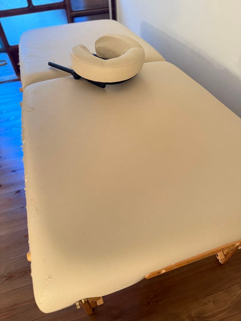 【お引き取り限定】インナーストレングス社マッサージベッド＋背もたれ付きスツール