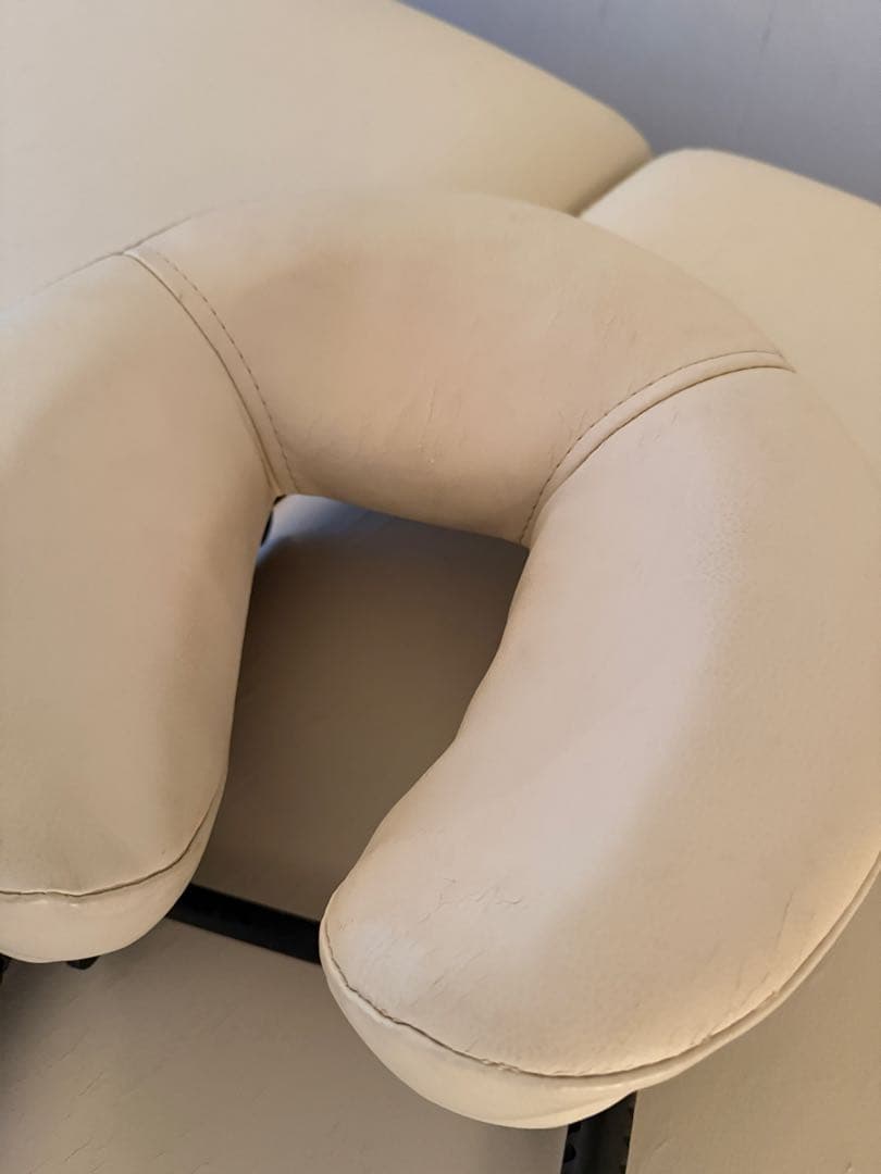 【お引き取り限定】インナーストレングス社マッサージベッド＋背もたれ付きスツール