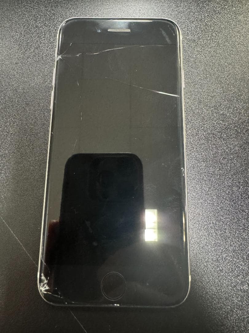 iPhoneSE3 64GB 割れあり